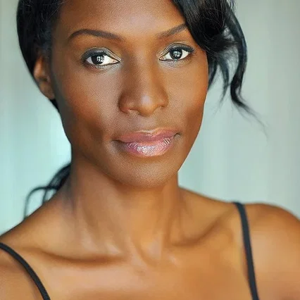 Rayna Campbell