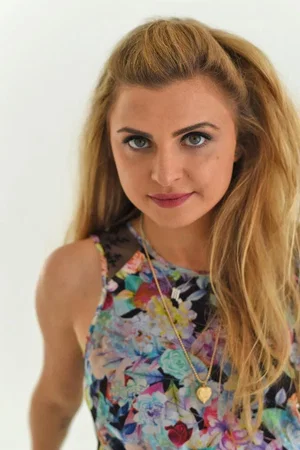  Stephanie Simbari photo