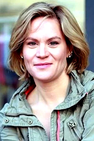  Tania Carlin