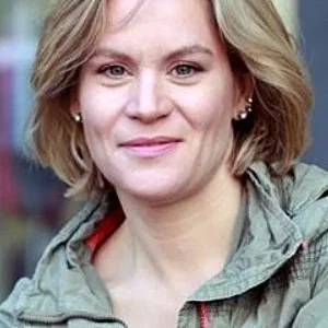  Tania Carlin