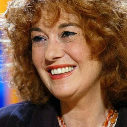  Sylvie Caster