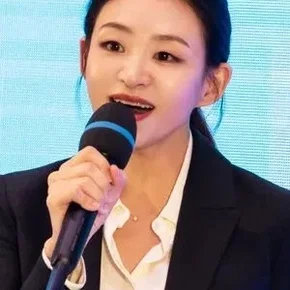 Photo star :  Kim Seo-yeong