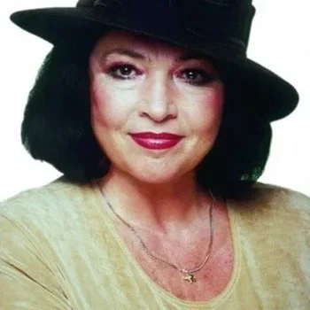  Éva Szabó
