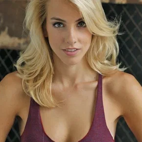 Photo star :  Lindsay Sawyer