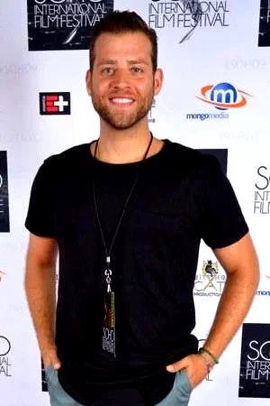  Daniel Robaire