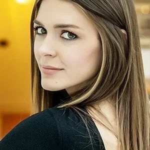  Zeynep Özder