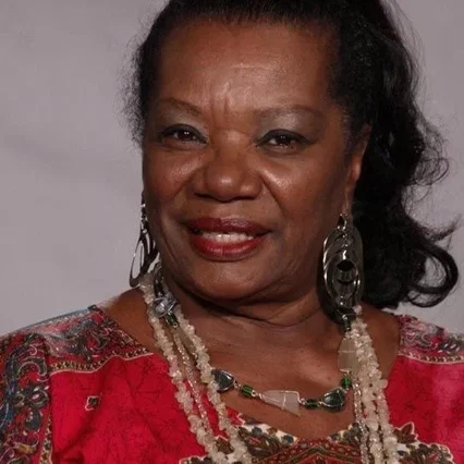  Neusa Borges
