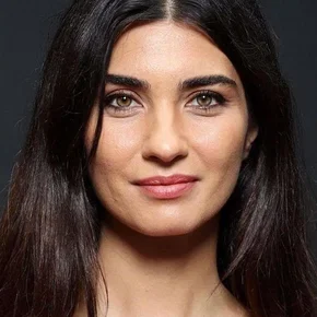Photo star :  Tuba Büyüküstün
