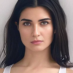 Photo star :  Tuba Büyüküstün