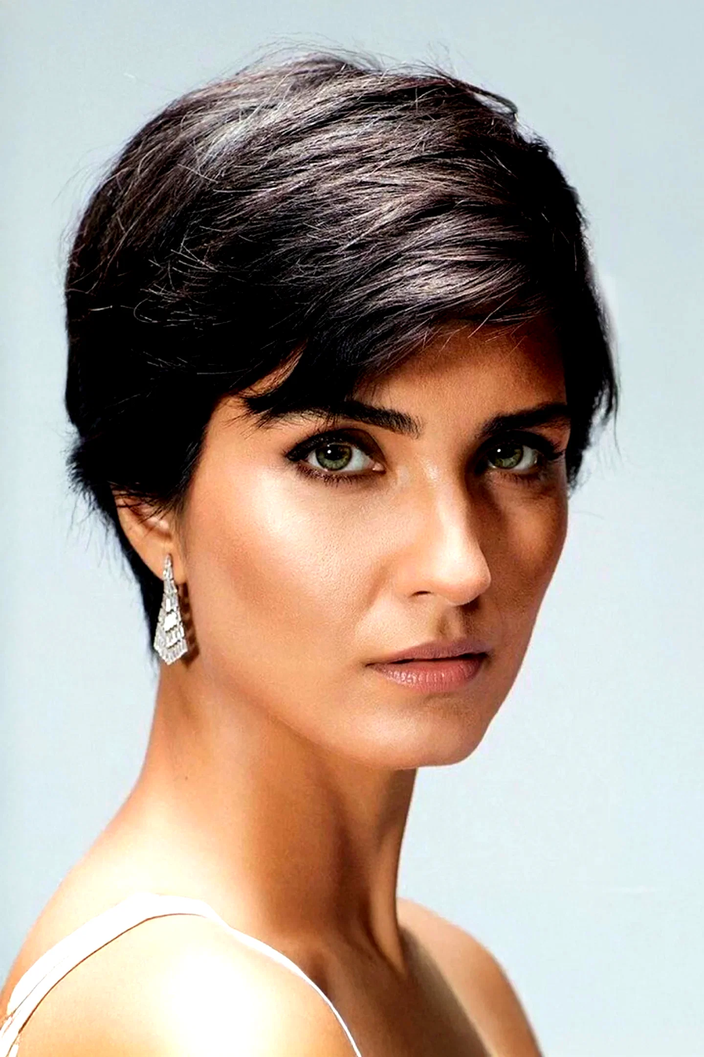 Tuba Büyüküstün