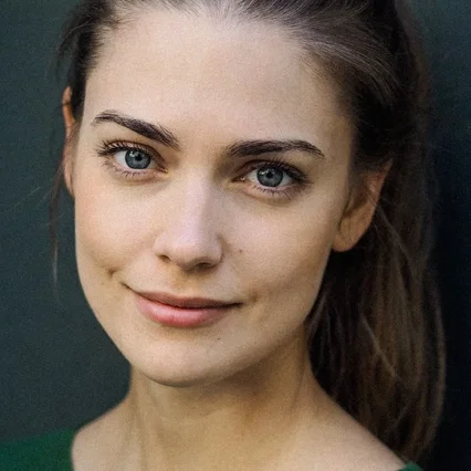  Laura Berlin