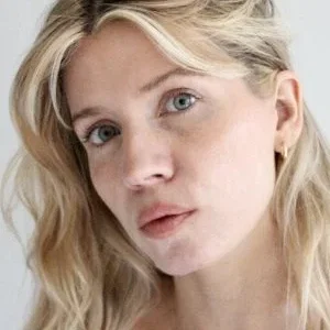  Emily Lape