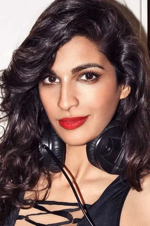  Anushka Manchanda photo
