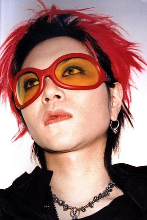  Hide