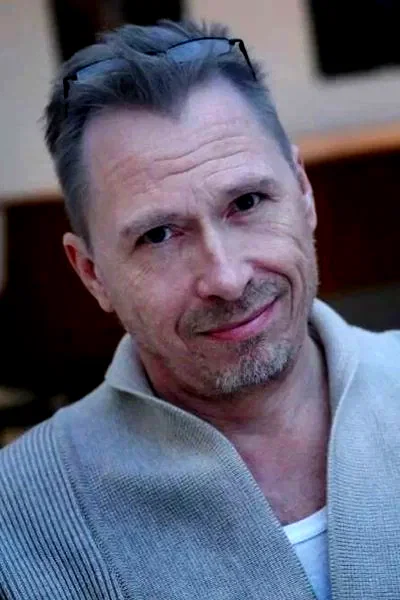  Peter Zhelder