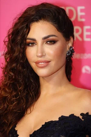  Yolanthe Cabau