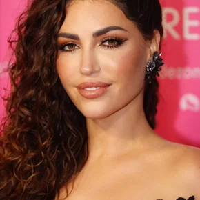 Photo star :  Yolanthe Cabau