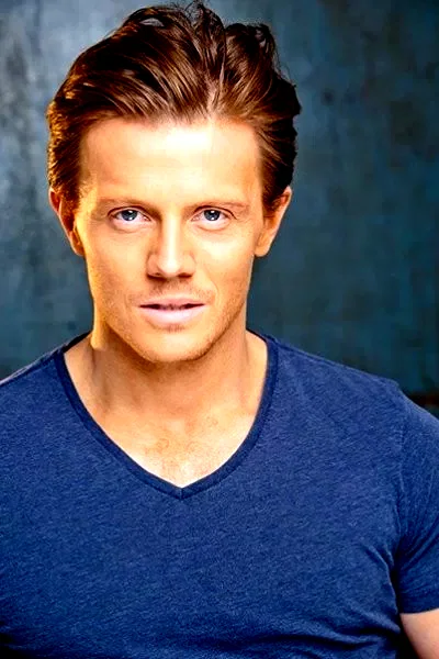  Zachary Garred