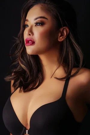  Gwen Garci