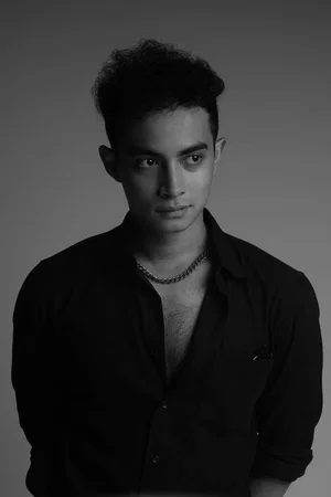  Omara Esteghal photo