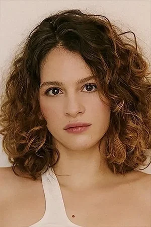  Lara Tremouroux