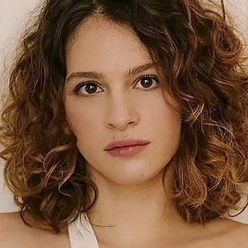  Lara Tremouroux