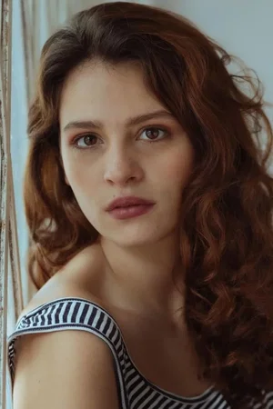  Lara Tremouroux