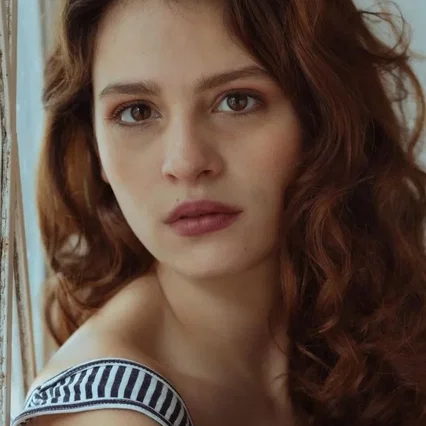  Lara Tremouroux