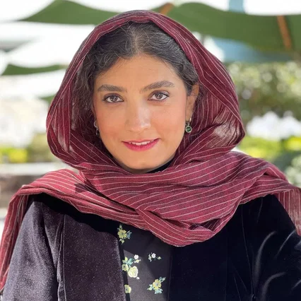 Bahareh Riahi