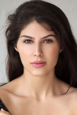  Elnaaz Norouzi