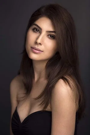  Elnaaz Norouzi