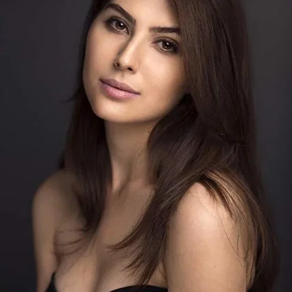  Elnaaz Norouzi
