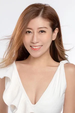  Adrienne Lau photo