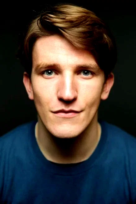  Ewan Mitchell
