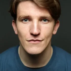 Photo star :  Ewan Mitchell