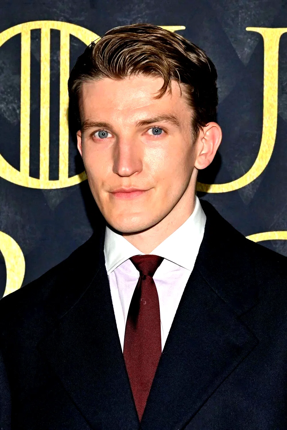  Ewan Mitchell