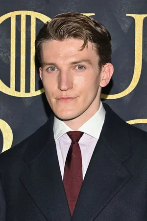 Ewan Mitchell photo