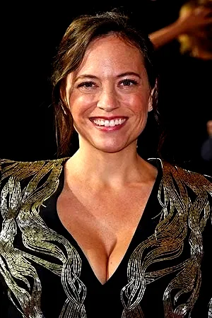  Lauren Schmidt Hissrich