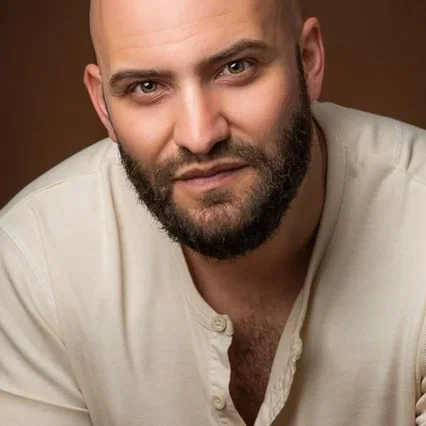  Huw Novelli