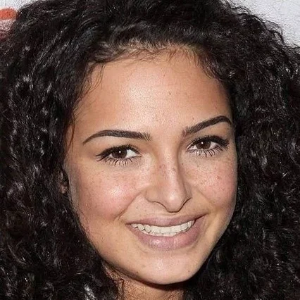  Anna Shaffer