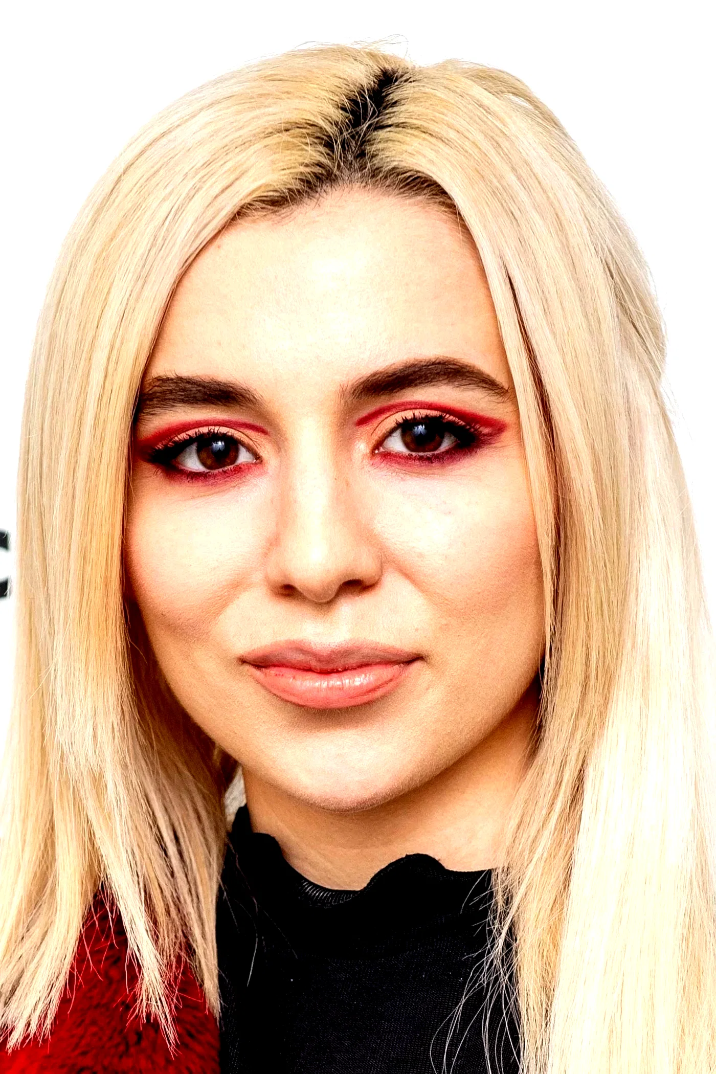  Ava Max