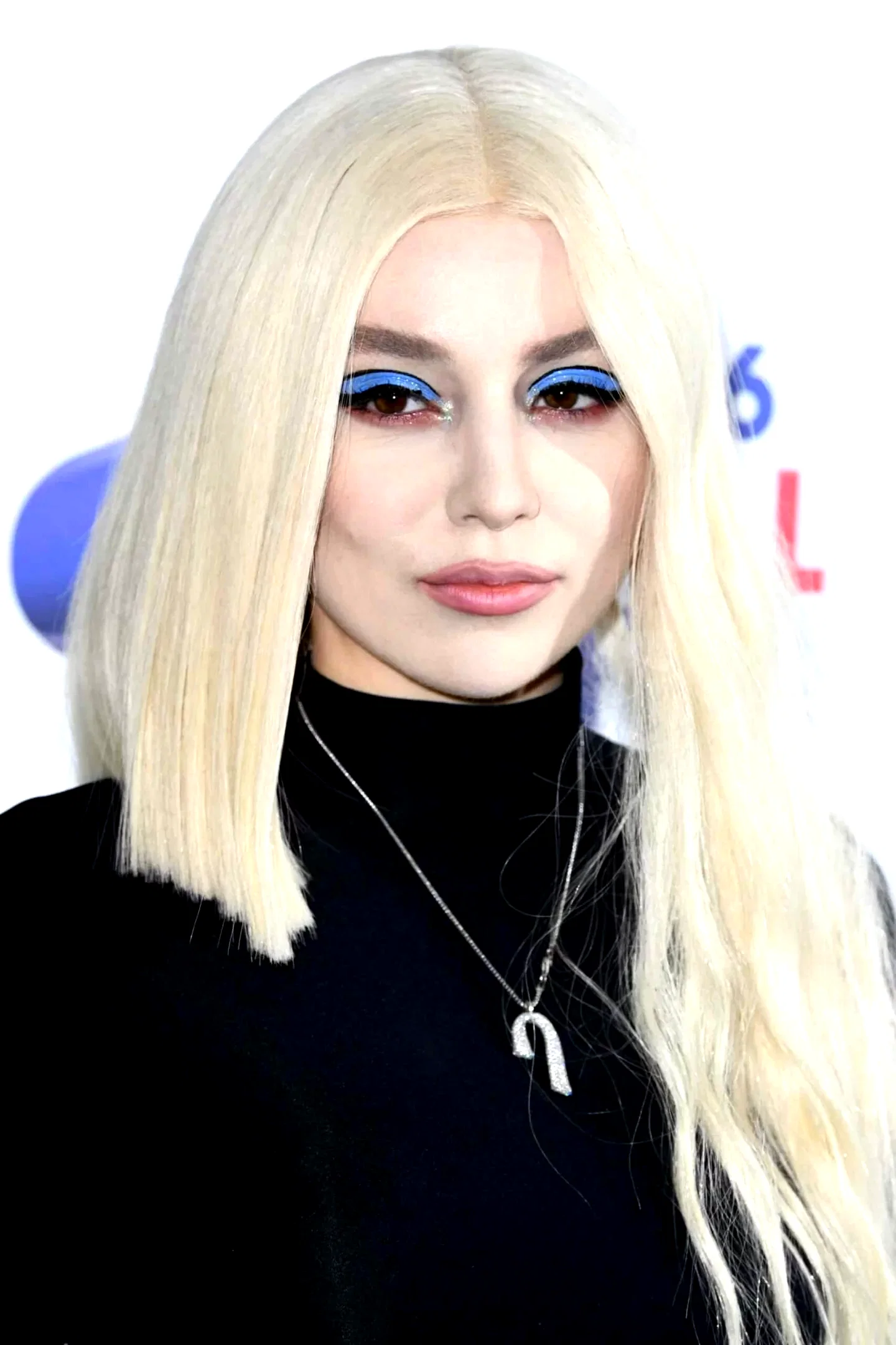  Ava Max