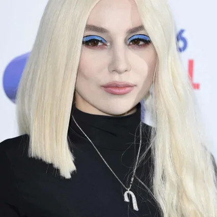  Ava Max