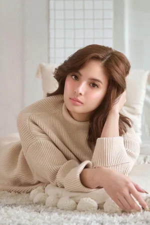  Ysabel Ortega photo