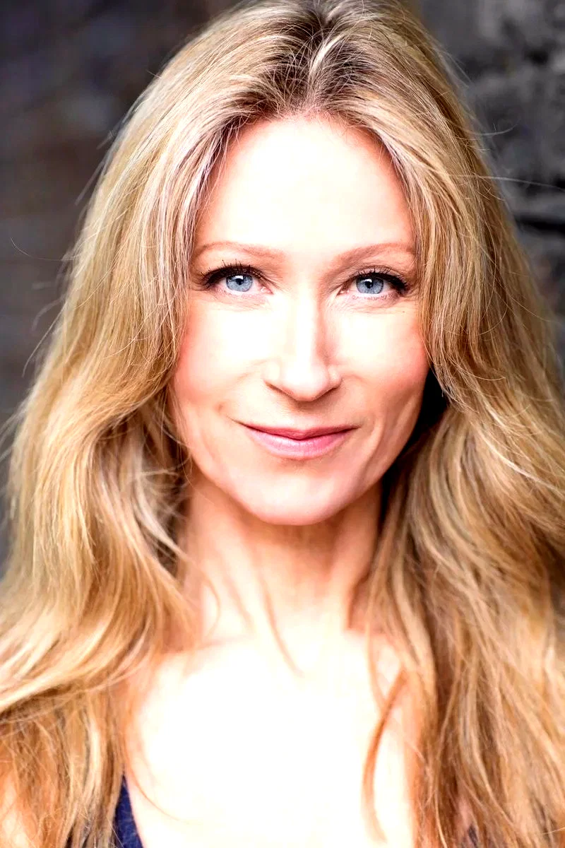  Angela Dixon