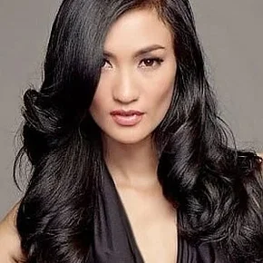 Photo star :  Atiqah Hasiholan