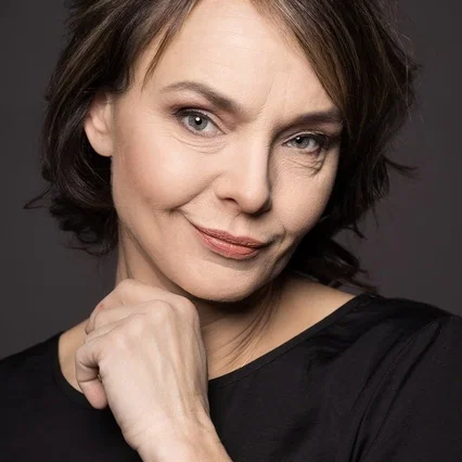  Elina Reinold