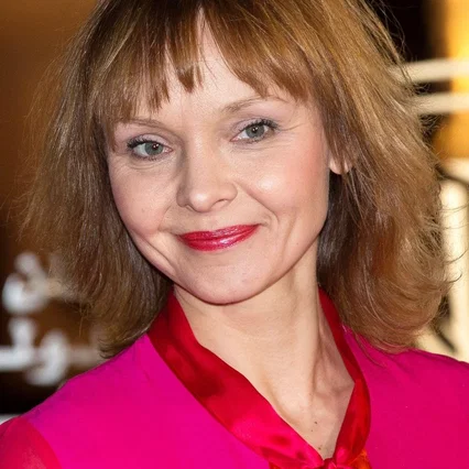  Elina Reinold