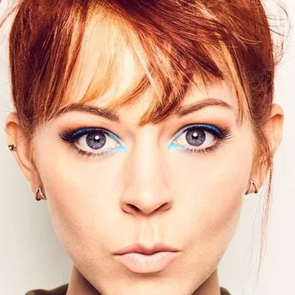  Linda Stirling