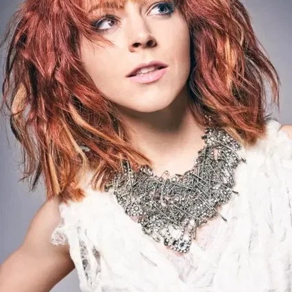  Linda Stirling
